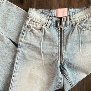 Full Zipper Revice Light Wash High Waist Ankle Jean